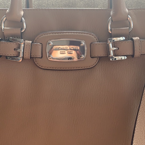 Michael Kors Purse! - Picture 2 of 9